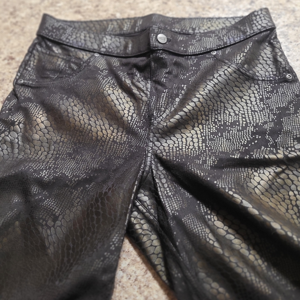 Hue Black Leggings
